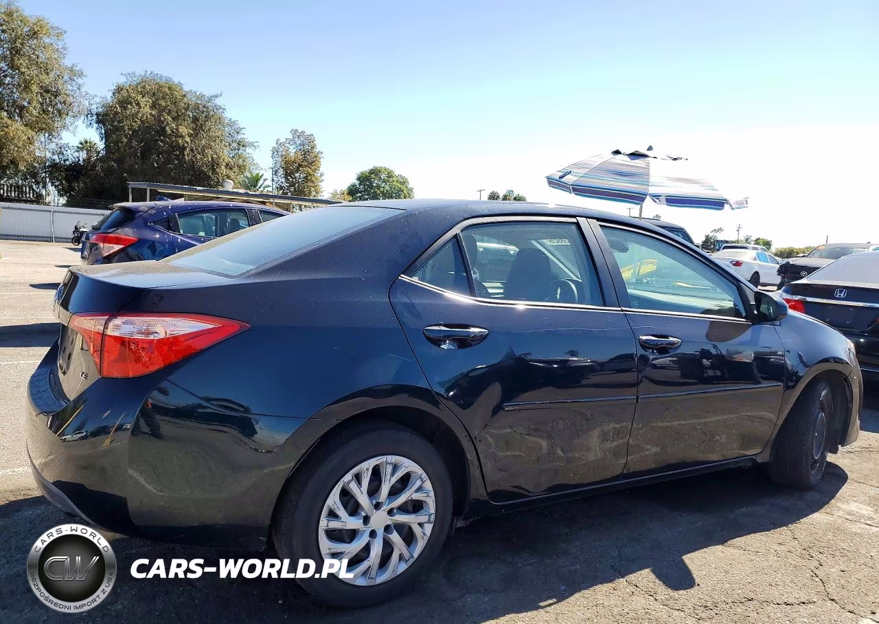 2018 Toyota Corolla Le VIN:5YFBURHE0JP787556 - 3