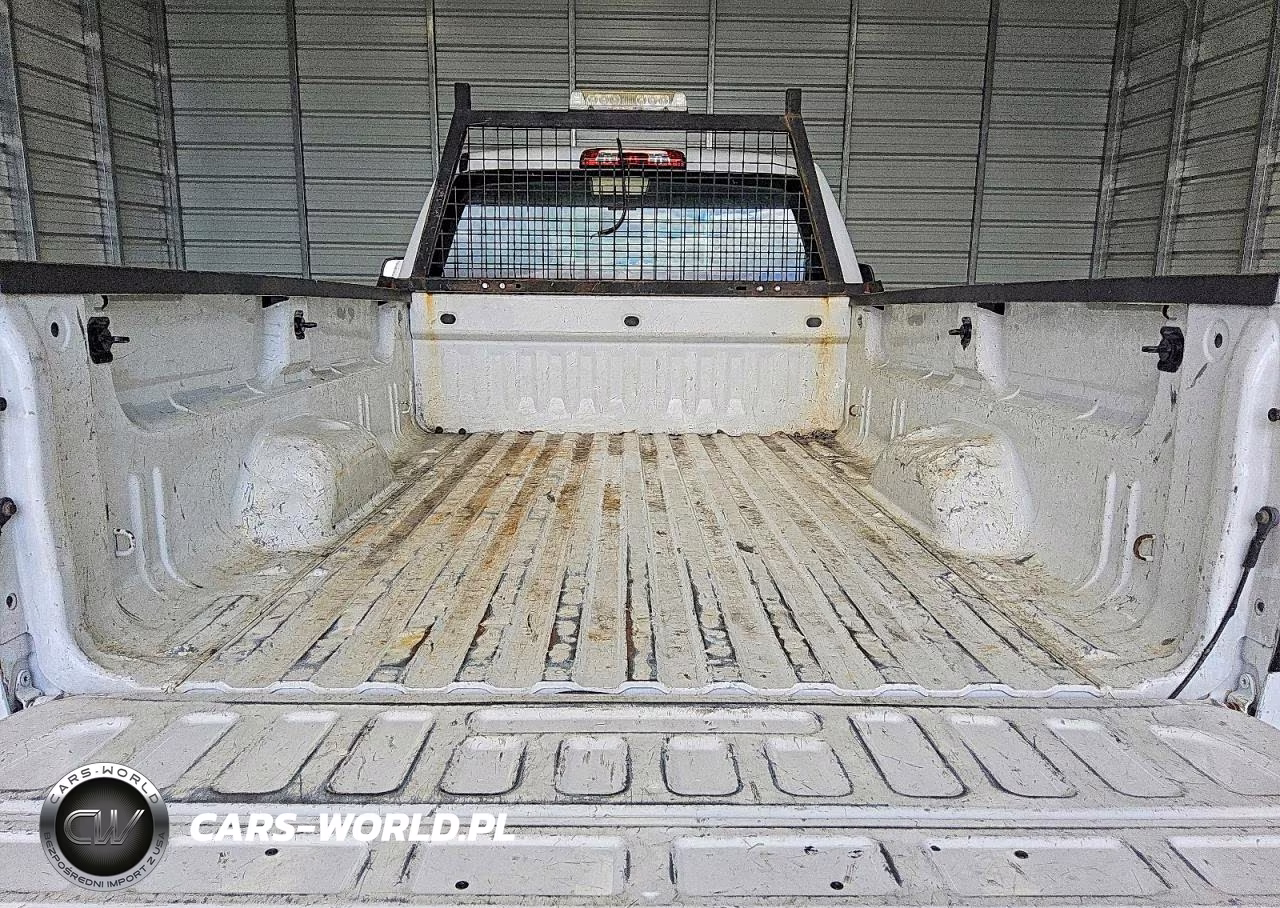 2018 Chevrolet Silverado C1500 VIN:1GCNCNEH1JZ369701 - 10