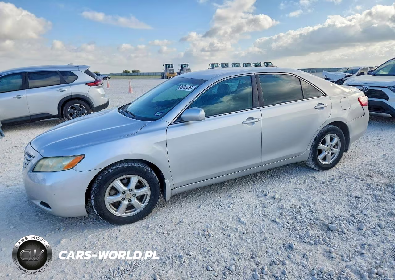 2009 Toyota Camry Le – zdjęcie 1 z 12