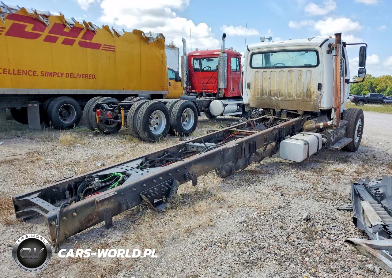 2013 Freightliner Business Class M2 Truck Cab And Chassis VIN:1FVHCYBS4DHFG8785 - 3