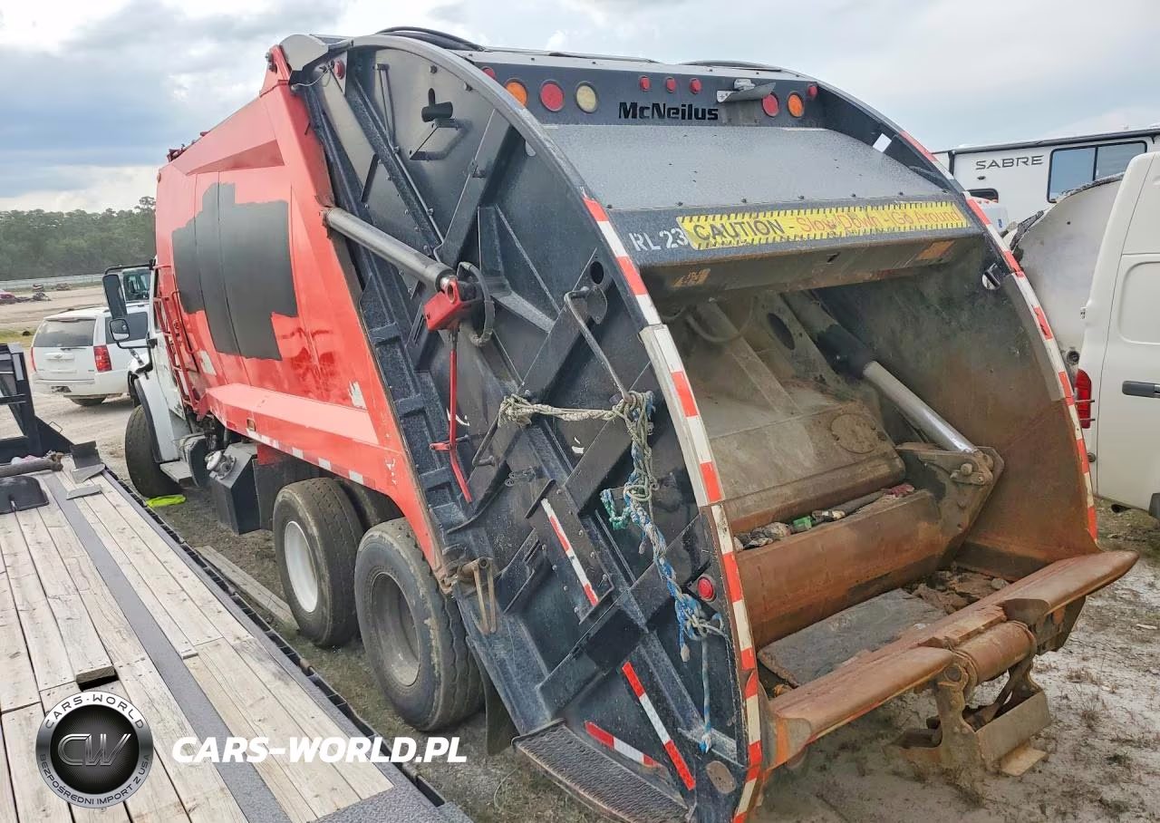 2011 Freightliner Business Class M2 Refuse Truck VIN:1FVHCYBS2BHAZ7155 - 2