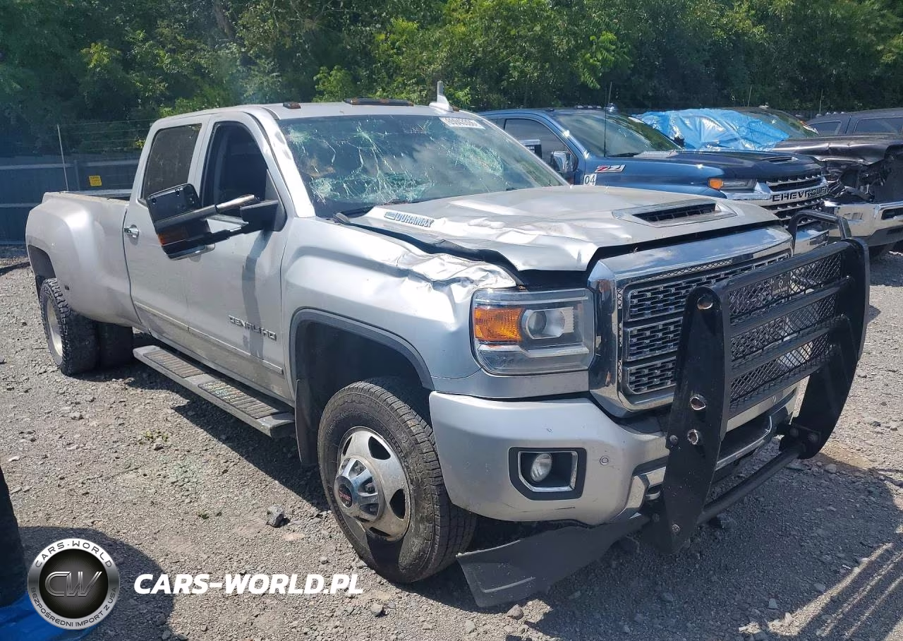 2018 GMC Sierra K3500 Denali VIN:1GT42YEY7JF150842 - 4