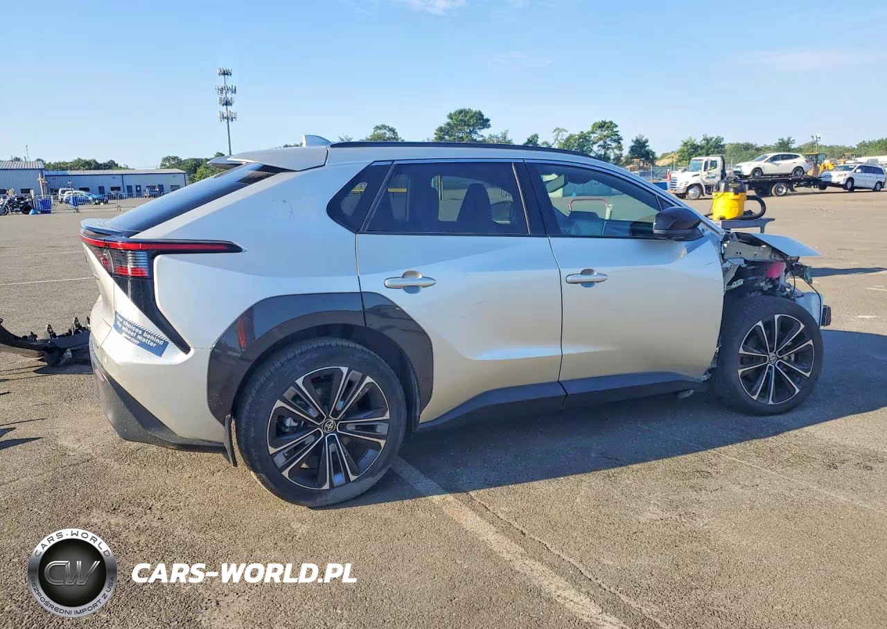 2023 Toyota Bz4X Limited VIN:JTMABACA1PA025390 - 3