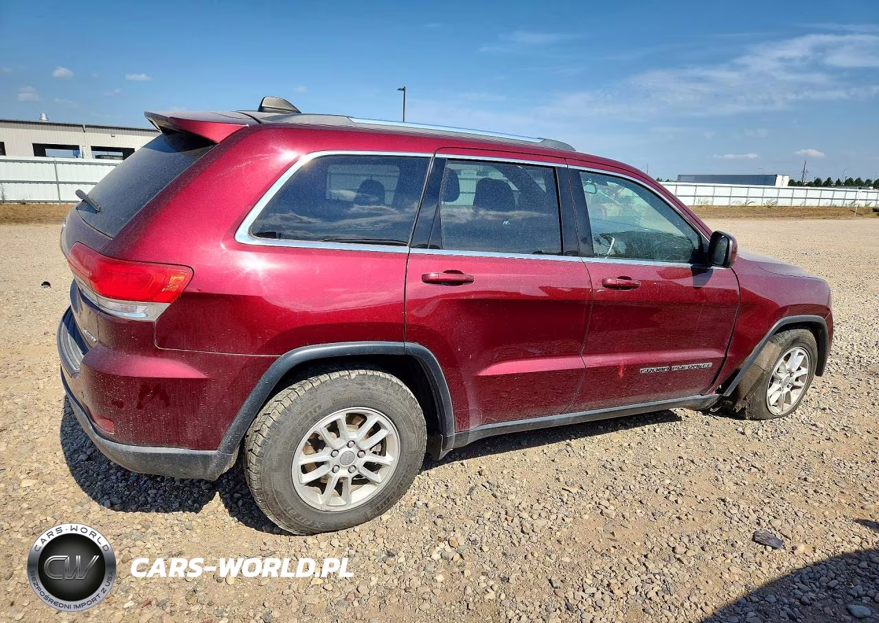 2018 Jeep Grand Cherokee Laredo VIN:1C4RJFAG0JC325735 - 3