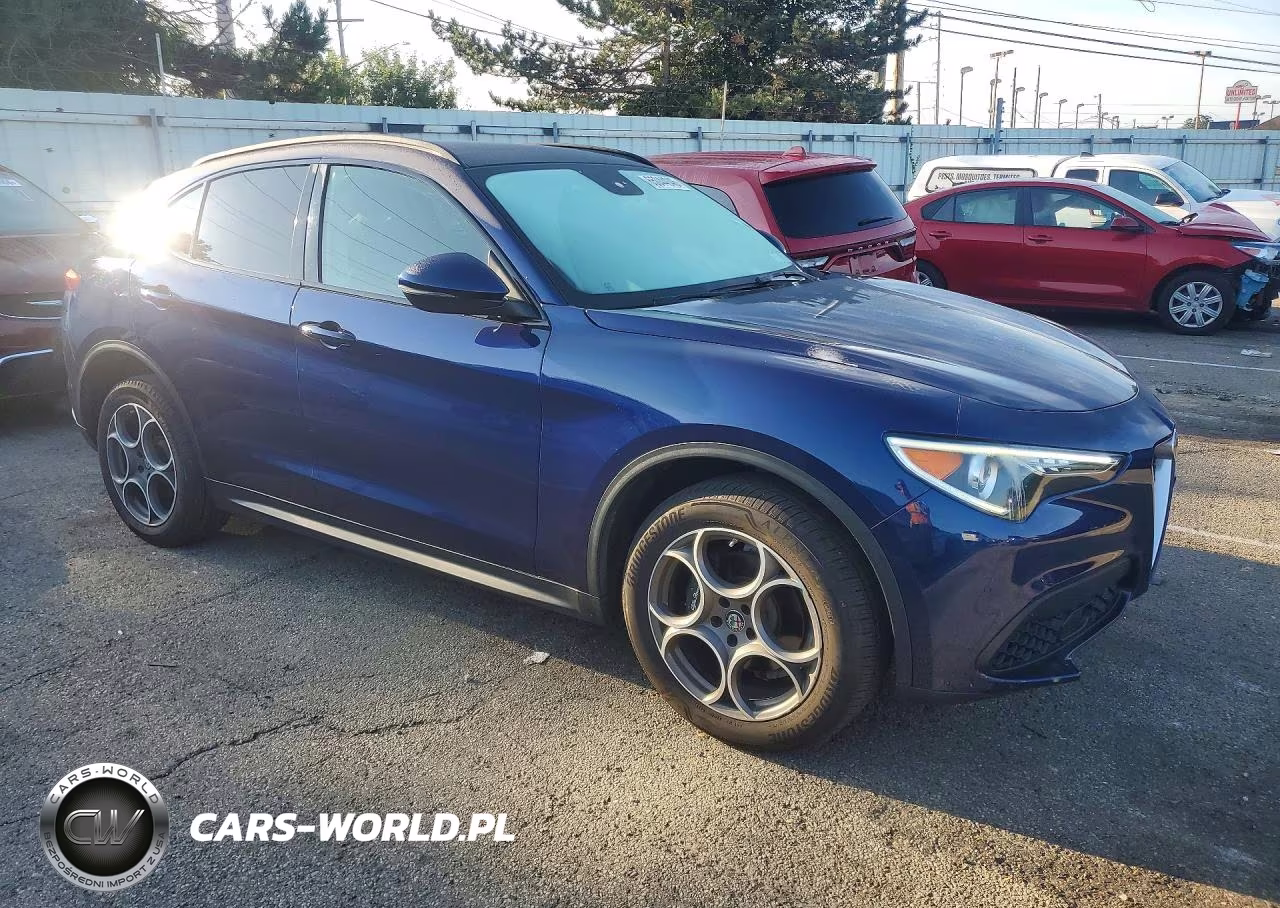 2018 Alfa Romeo Stelvio Sport VIN:ZASFAKPN0J7B69357 - 4