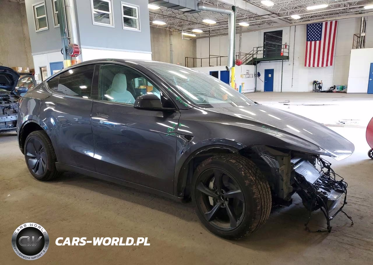 2026 Tesla Model Y VIN:7SAYGDED7TF601108 - 4