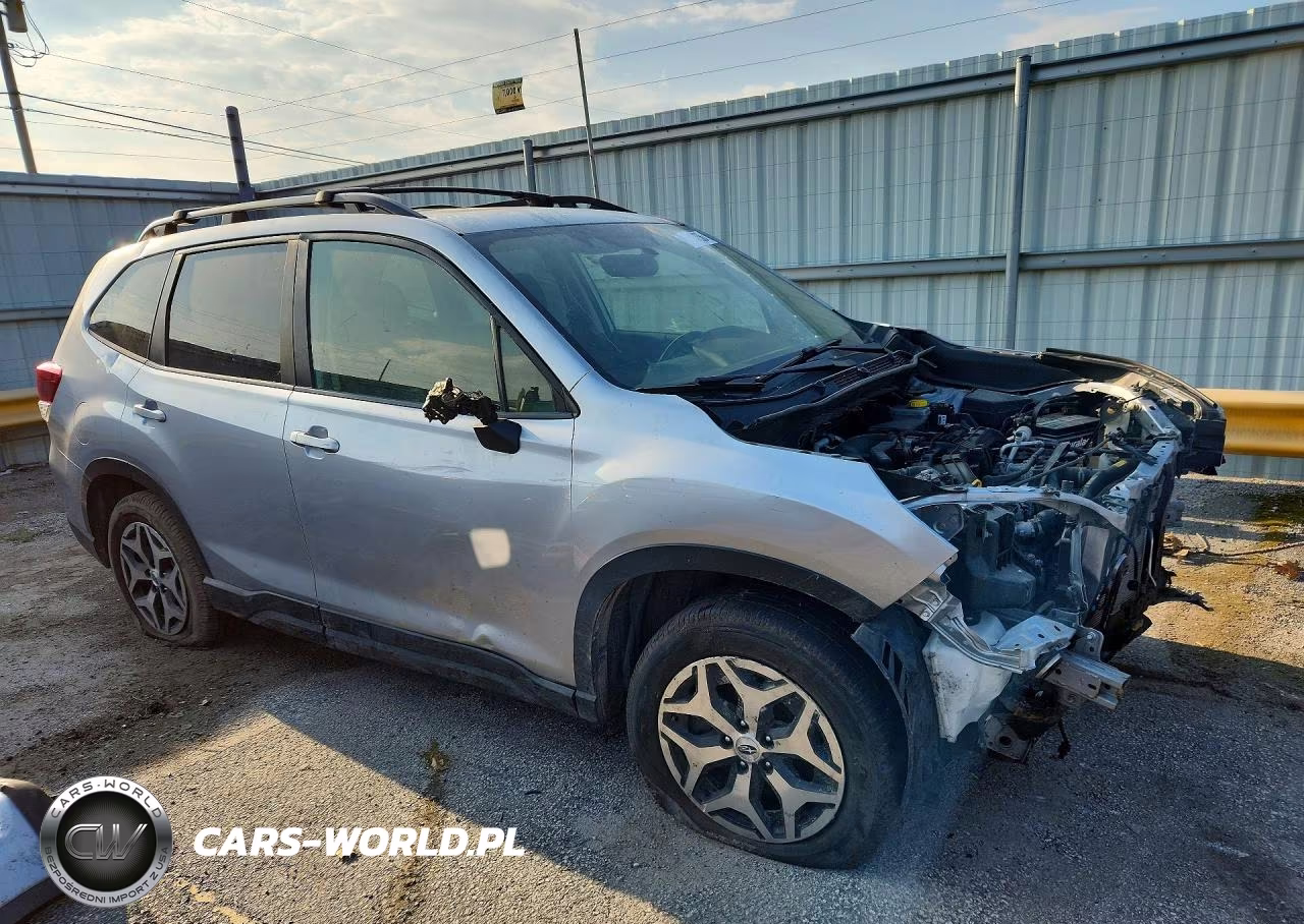 2022 Subaru Forester Premium VIN:JF2SKADC5NH410414 - 4