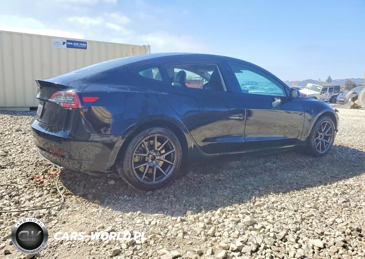 2023 Tesla Model 3 VIN:5YJ3E1EA8PF458130 - 3