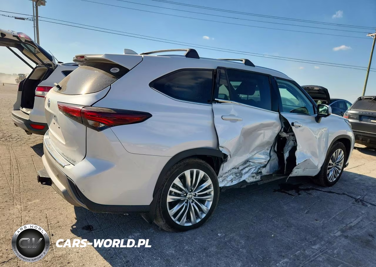 2026 Toyota Highlander Platinum VIN:5TDKDRBH9TS597705 - 3