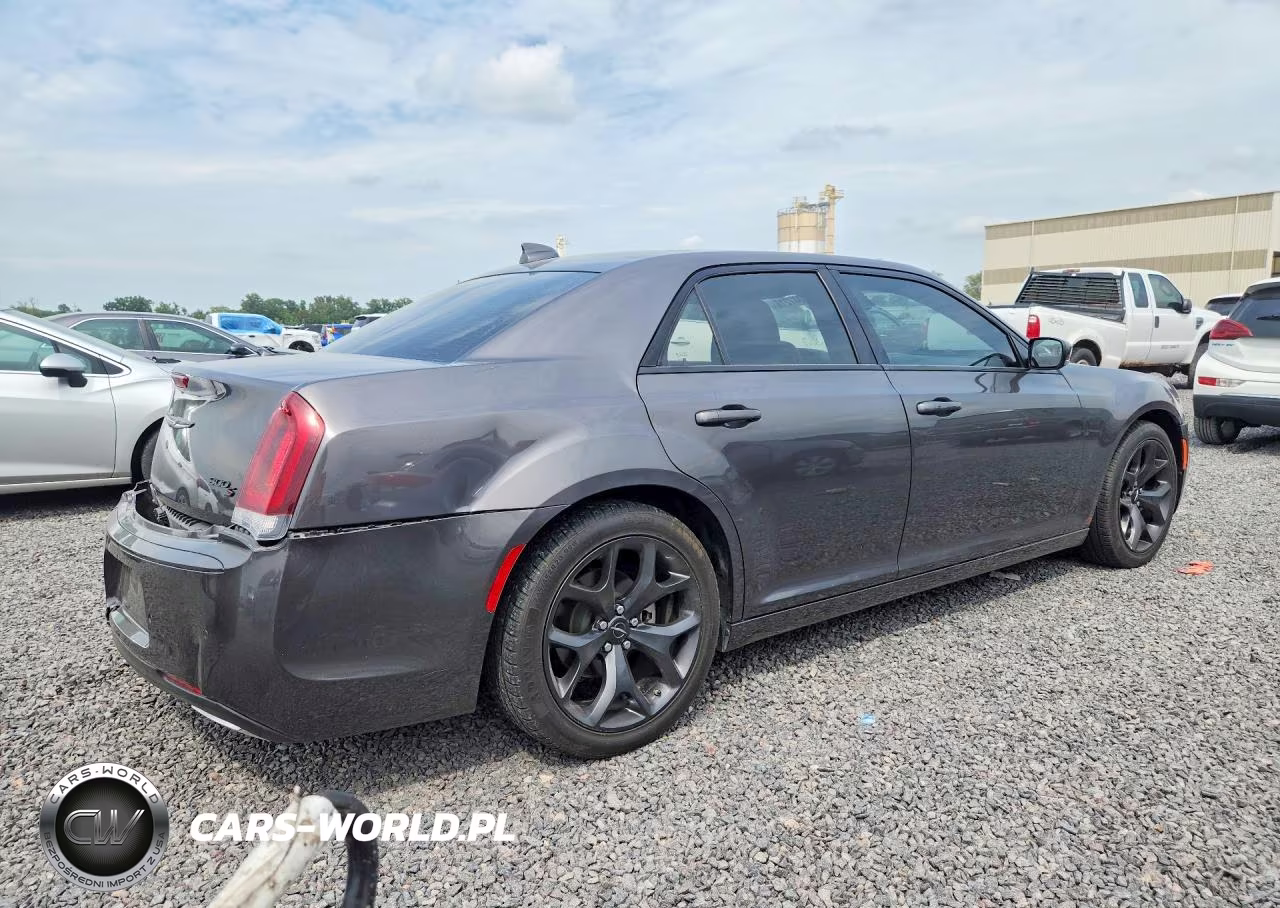 2023 Chrysler 300 S VIN:2C3CCABG0PH637050 - 3
