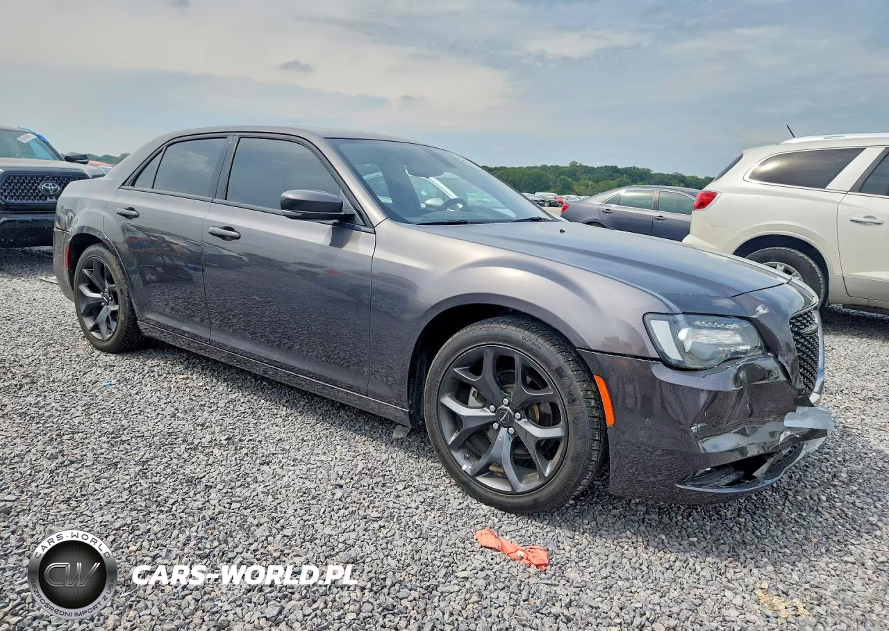2023 Chrysler 300 S VIN:2C3CCABG0PH637050 - 4