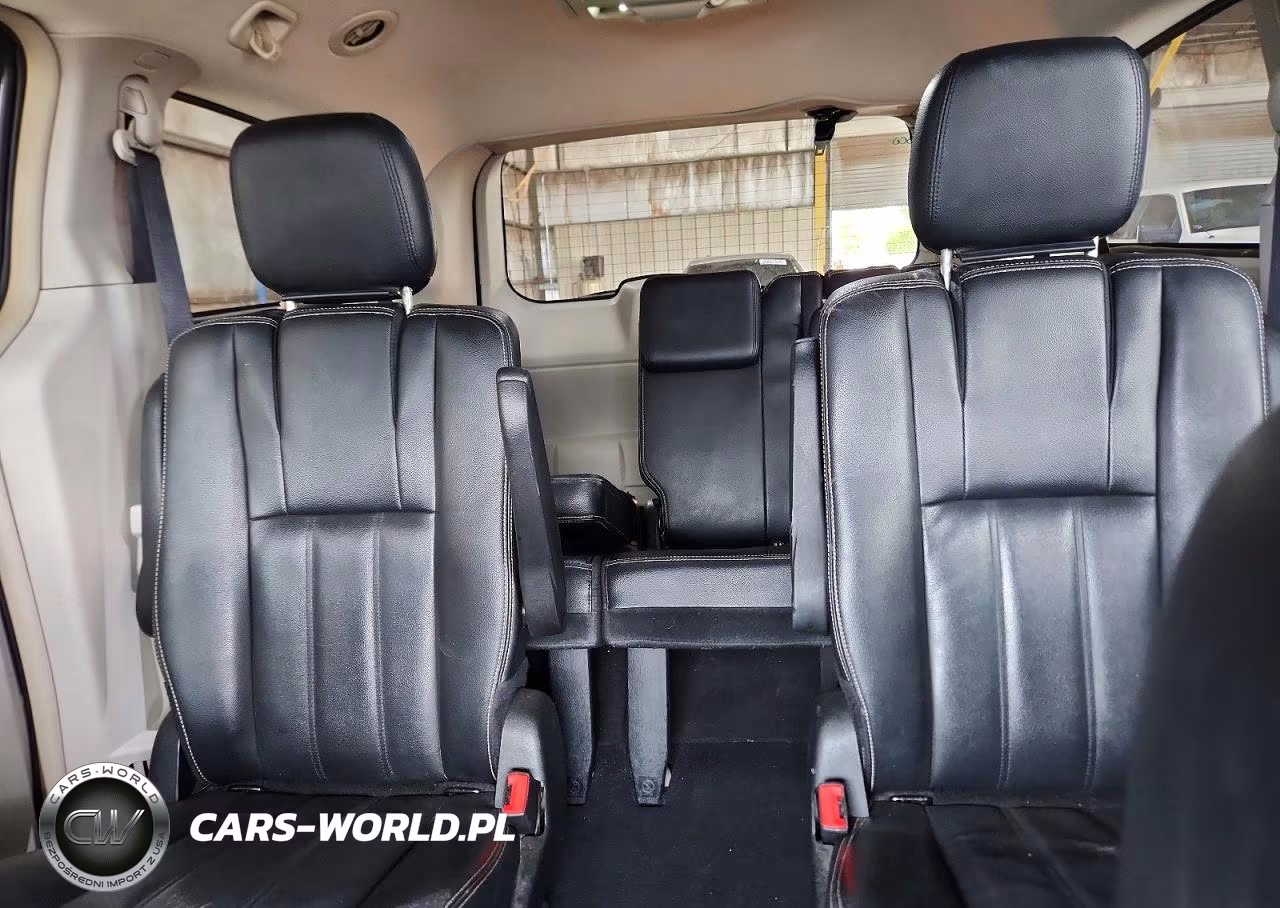 2015 Chrysler Town & Country Touring VIN:2C4RC1BG4FR717899 - 10