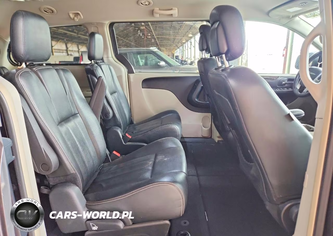 2015 Chrysler Town & Country Touring VIN:2C4RC1BG4FR717899 - 11