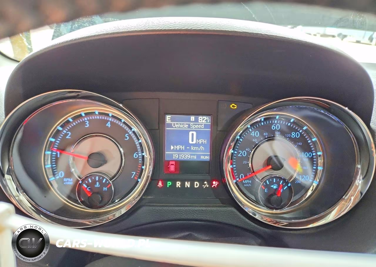 2015 Chrysler Town & Country Touring VIN:2C4RC1BG4FR717899 - 9