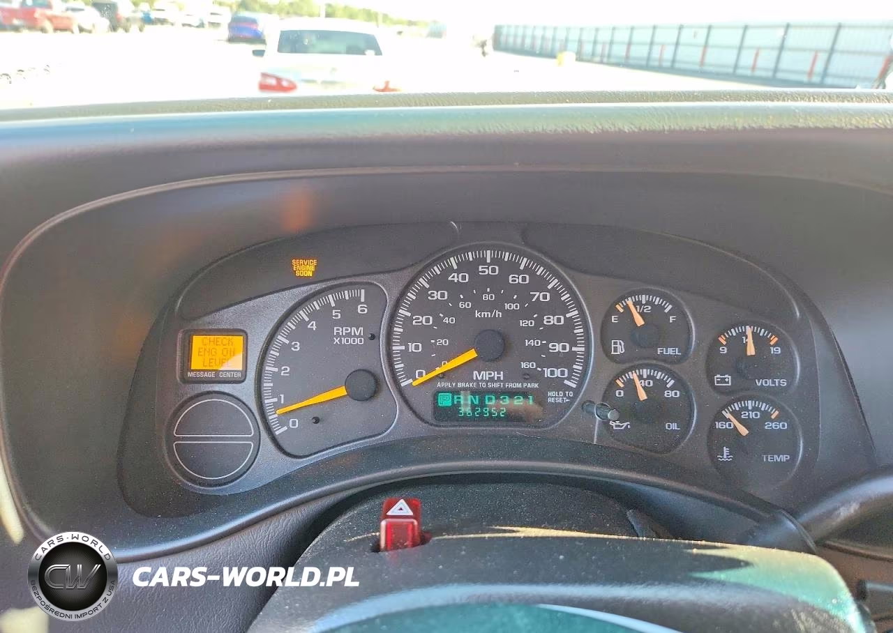 2000 Chevrolet Silverado C1500 VIN:1GCEC14VXYZ268005 - 9