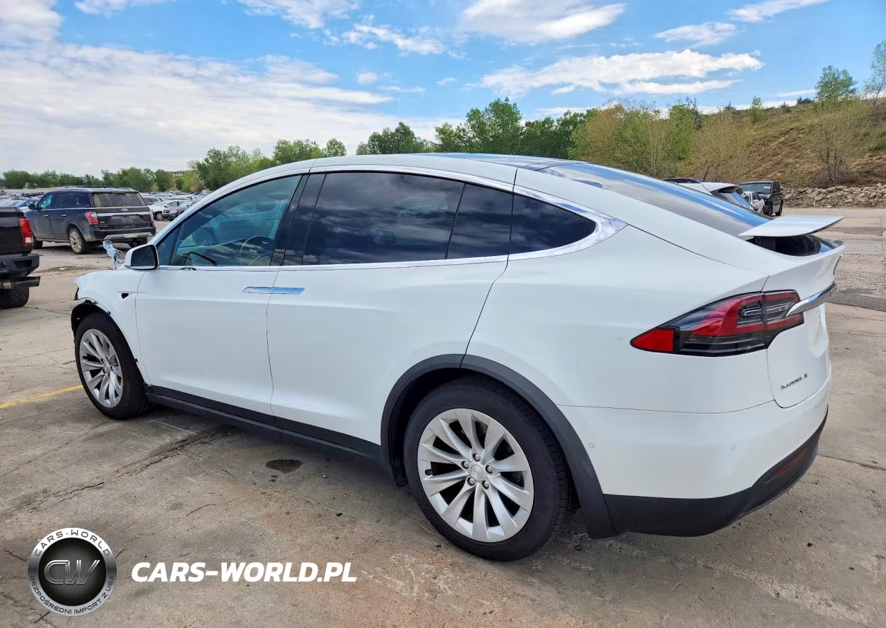 2018 Tesla Model X VIN:5YJXCDE21JF112039 - 2