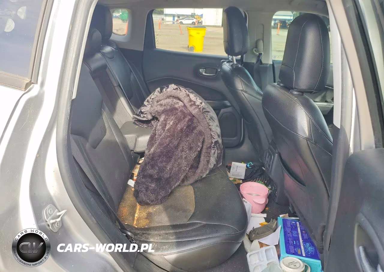 2018 Jeep Compass Latitude VIN:3C4NJCBB0JT318322 - 10
