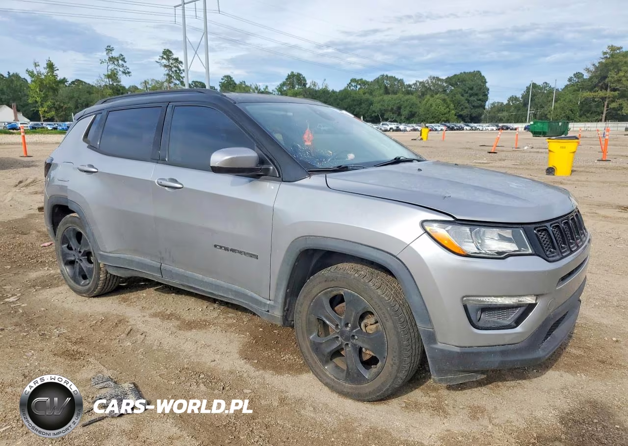 2018 Jeep Compass Latitude VIN:3C4NJCBB0JT318322 - 4