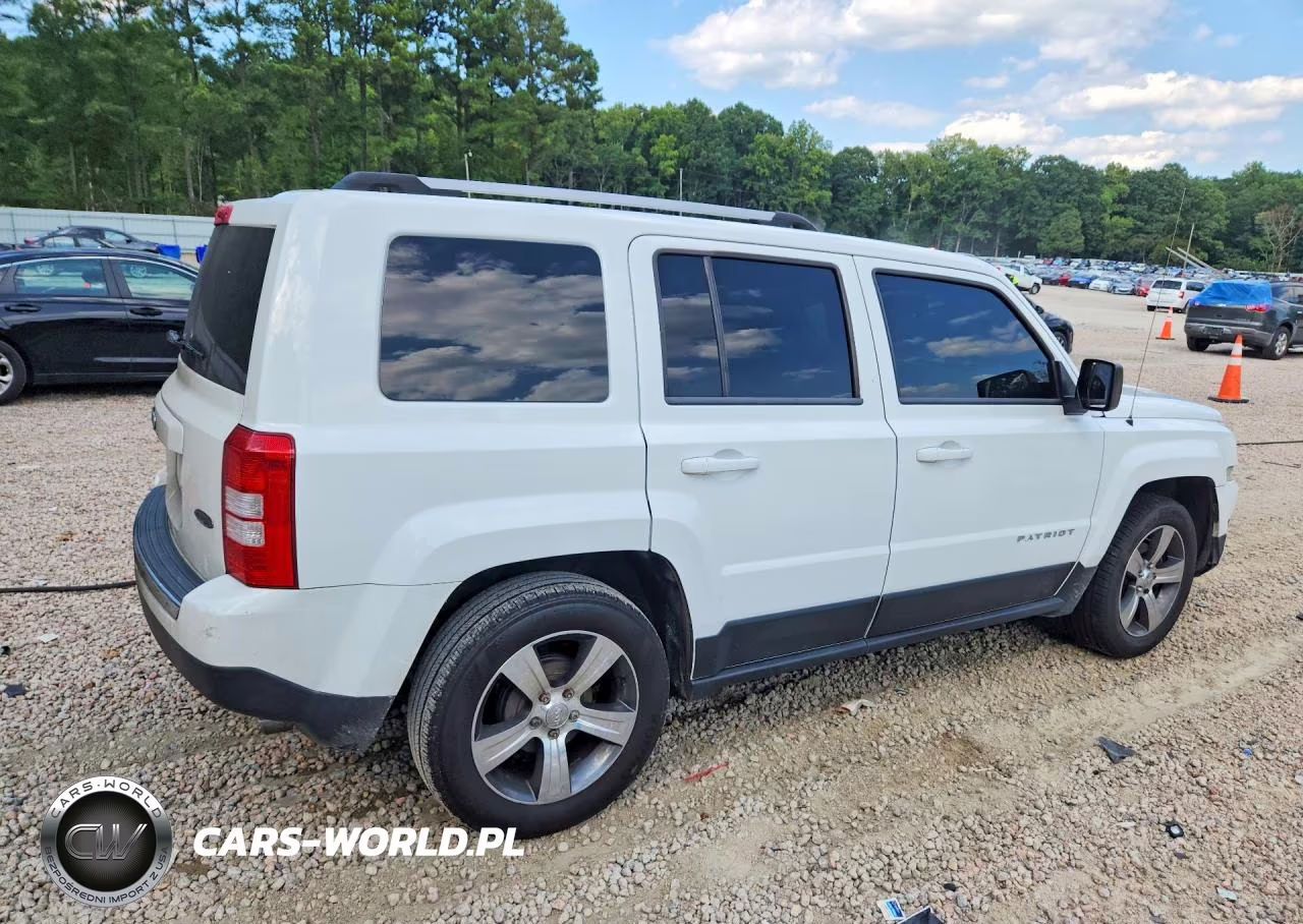 2016 Jeep Patriot Latitude VIN:1C4NJPFA5GD621197 - 3
