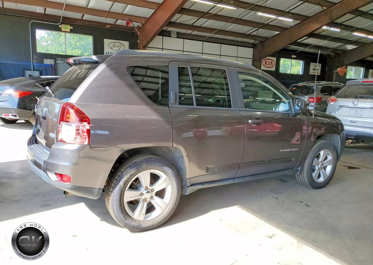 2015 Jeep Compass Latitude VIN:1C4NJDEB2FD163190 - 3