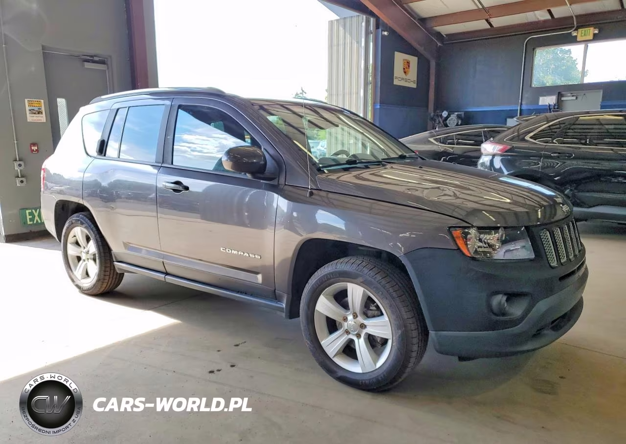 2015 Jeep Compass Latitude VIN:1C4NJDEB2FD163190 - 4