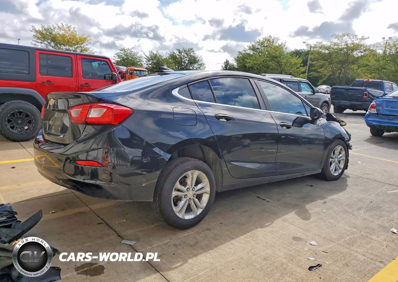 2019 Chevrolet Cruze Lt VIN:1G1BE5SMXK7145749 - 3