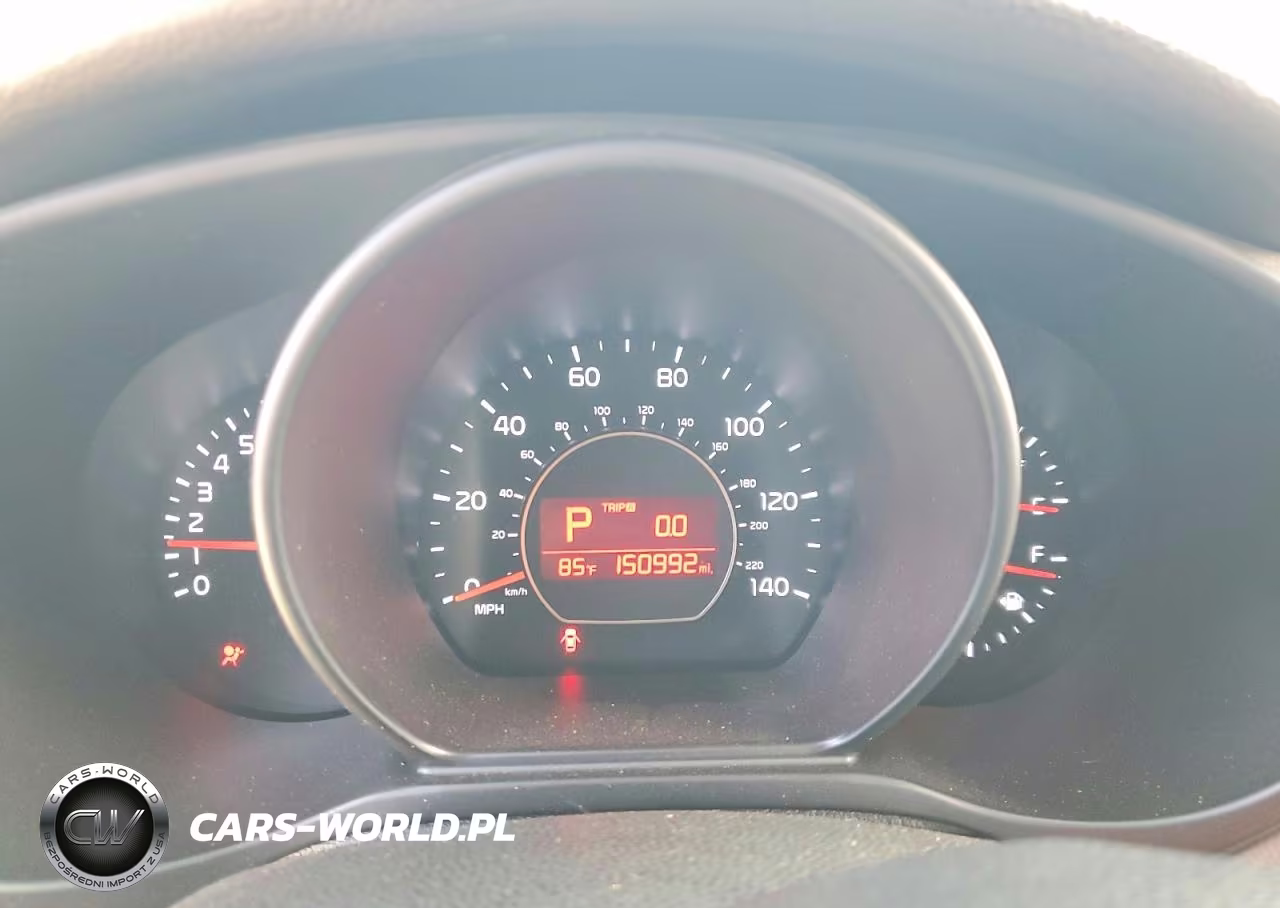2016 Kia Soul + VIN:KNDJP3A5XG7368277 - 9