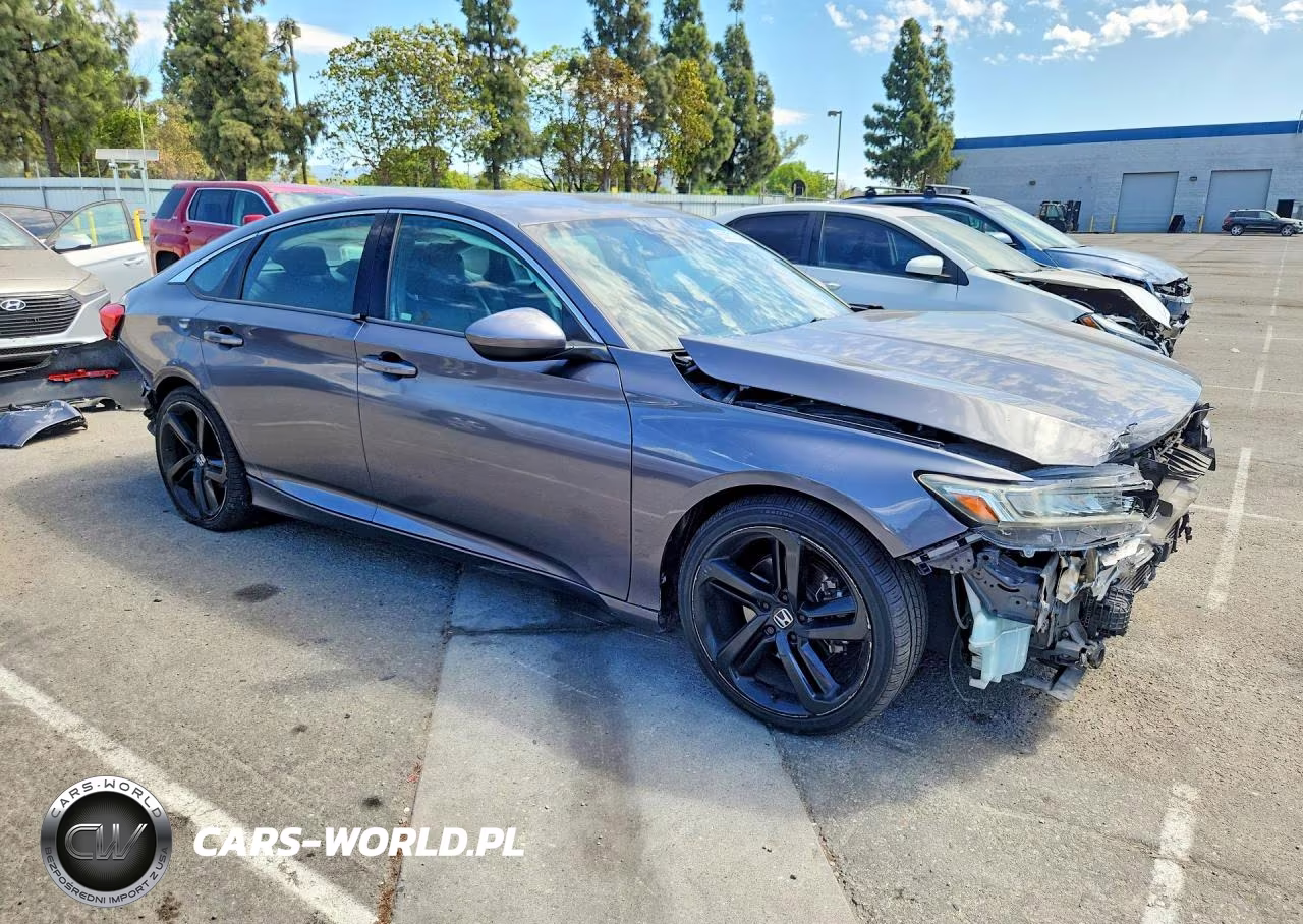 2018 Honda Accord Sport VIN:1HGCV1F3XJA135246 - 4