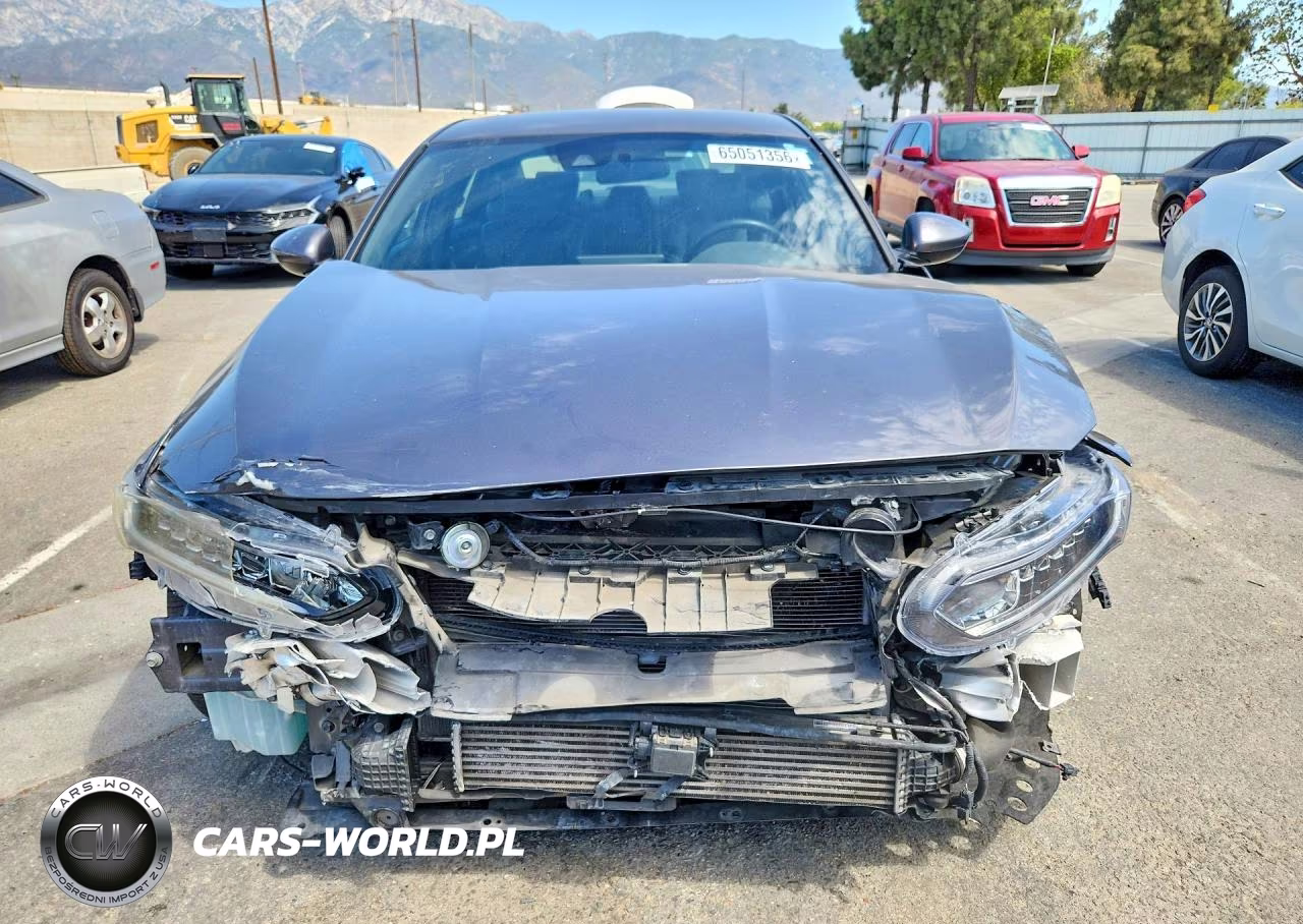 2018 Honda Accord Sport VIN:1HGCV1F3XJA135246 - 5