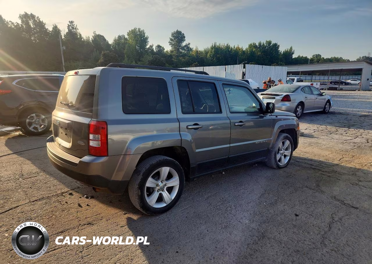 2012 Jeep Patriot Latitude VIN:1C4NJPFA7CD707072 - 3