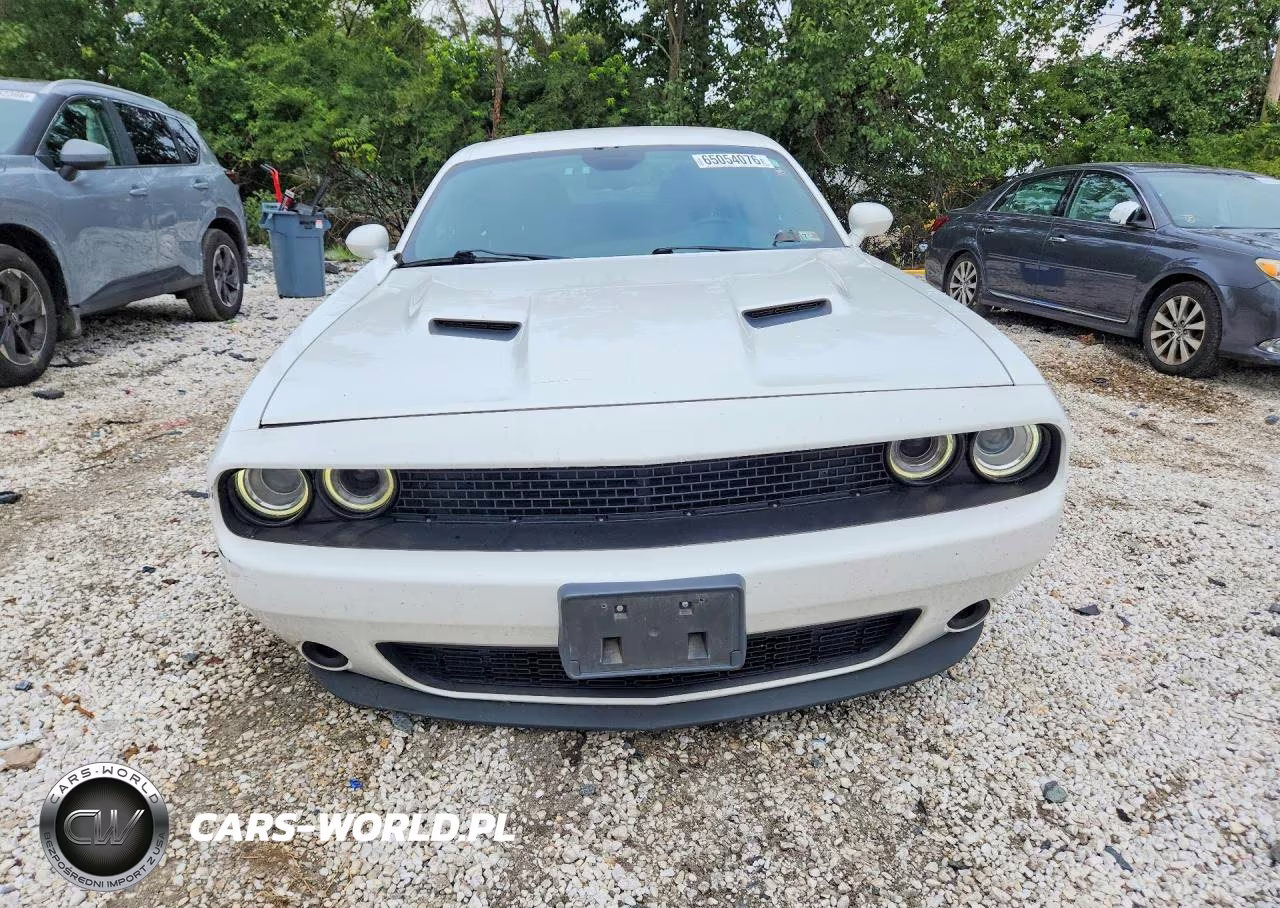 2017 Dodge Challenger Sxt VIN:2C3CDZAG7HH658704 - 5
