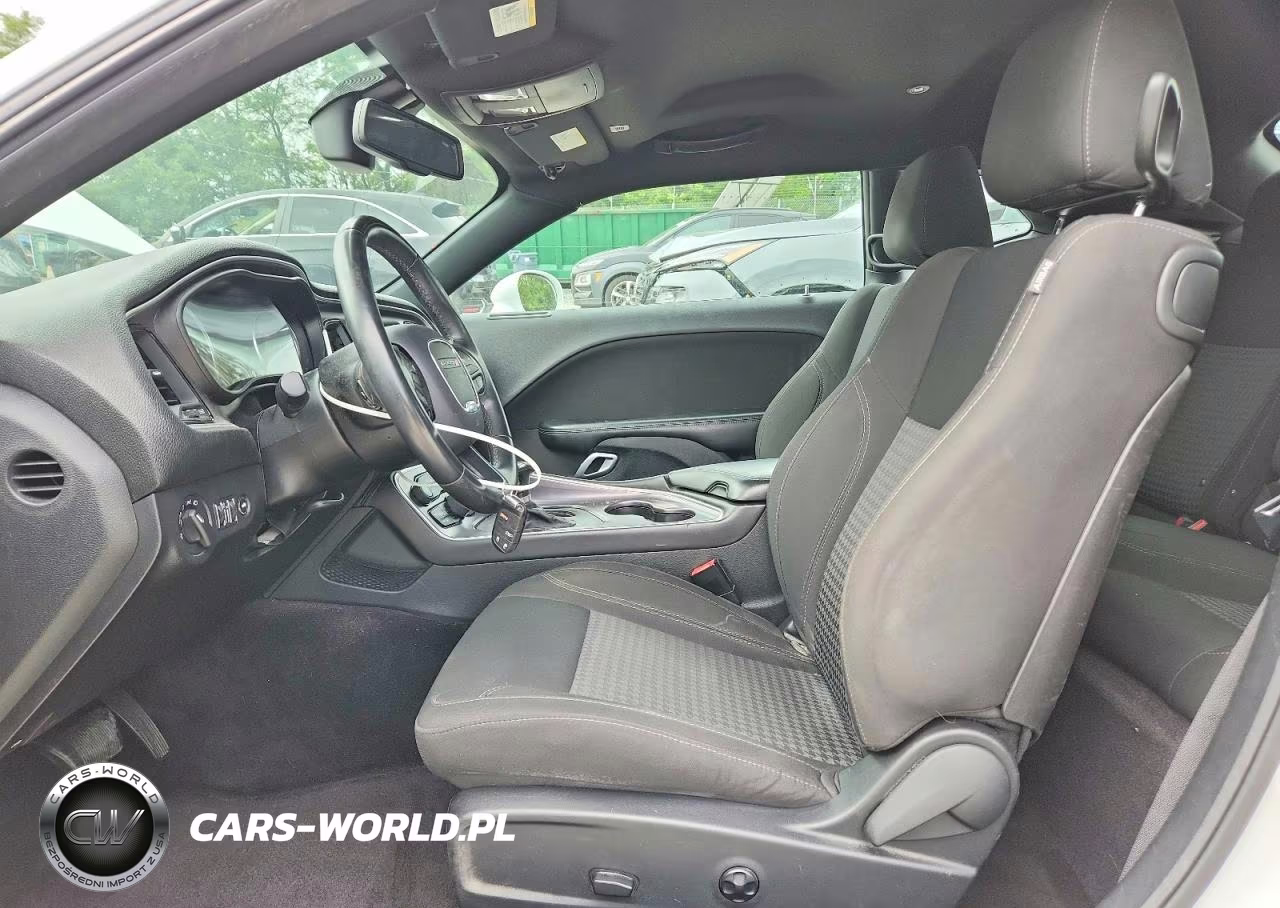2017 Dodge Challenger Sxt VIN:2C3CDZAG7HH658704 - 7