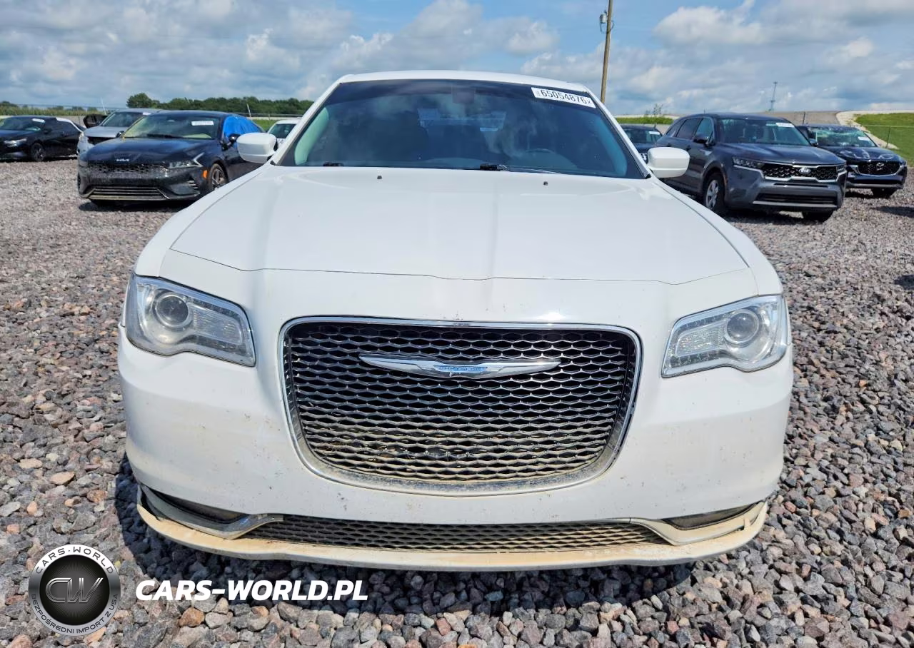 2015 Chrysler 300 Limited VIN:2C3CCARGXFH736642 - 5