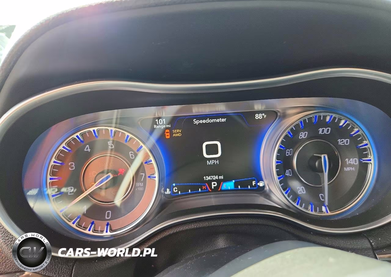 2015 Chrysler 300 Limited VIN:2C3CCARGXFH736642 - 9