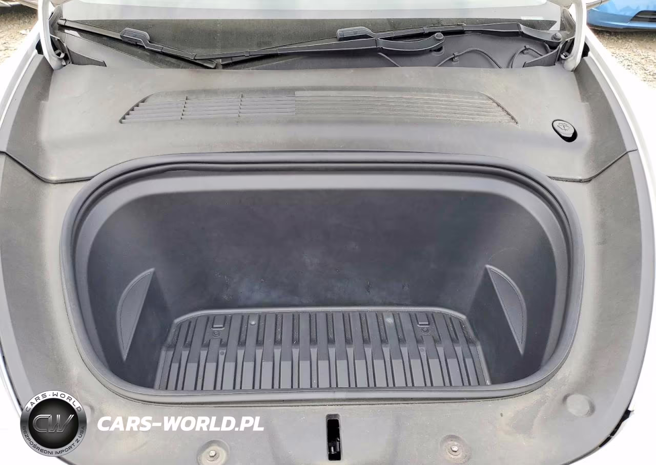 2020 Tesla Model Y VIN:5YJYGDEE8LF020237 - 12
