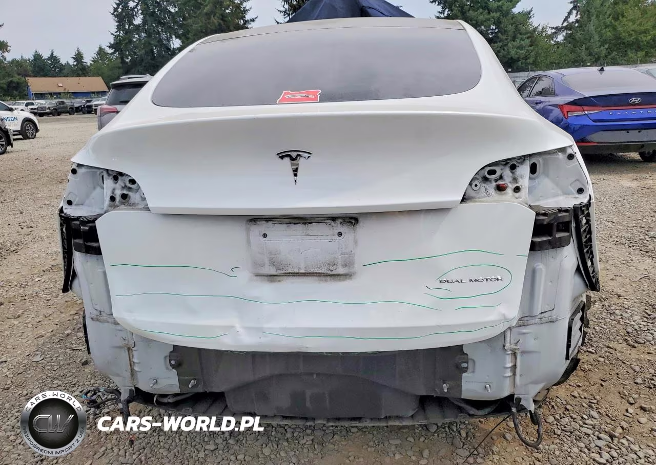 2020 Tesla Model Y VIN:5YJYGDEE8LF020237 - 6