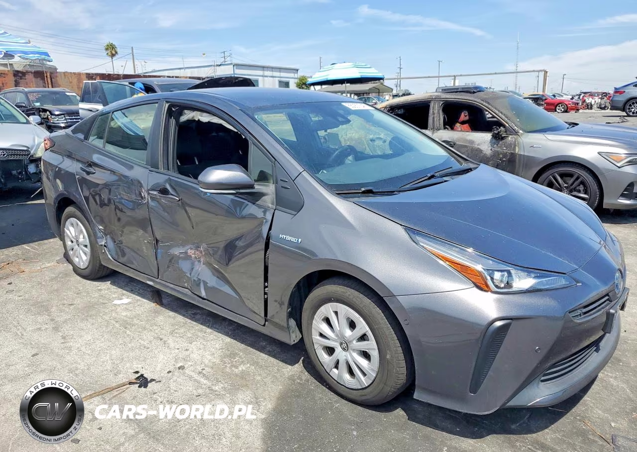 2021 Toyota Prius Le VIN:JTDKAMFU9M3132976 - 4