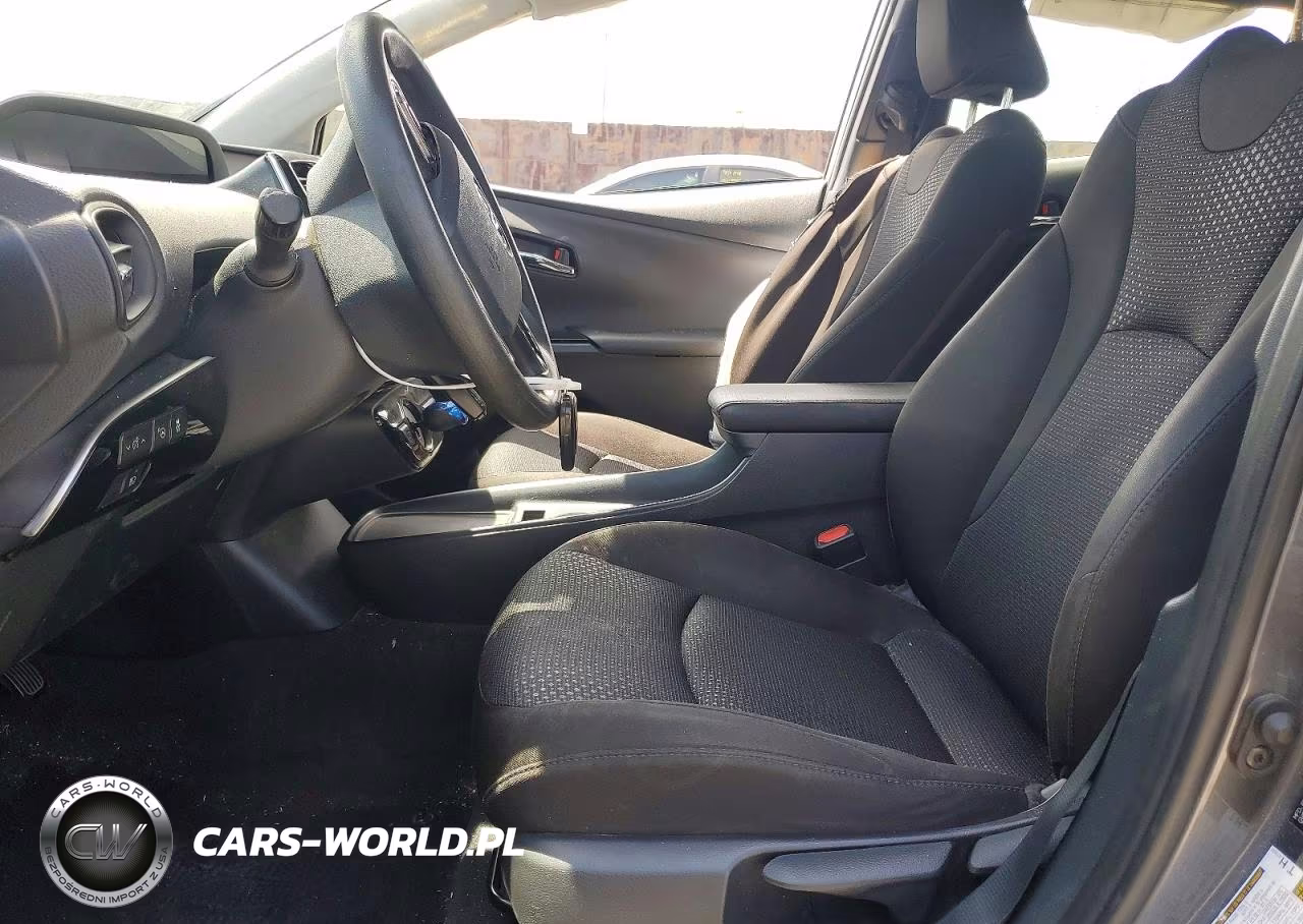 2021 Toyota Prius Le VIN:JTDKAMFU9M3132976 - 7