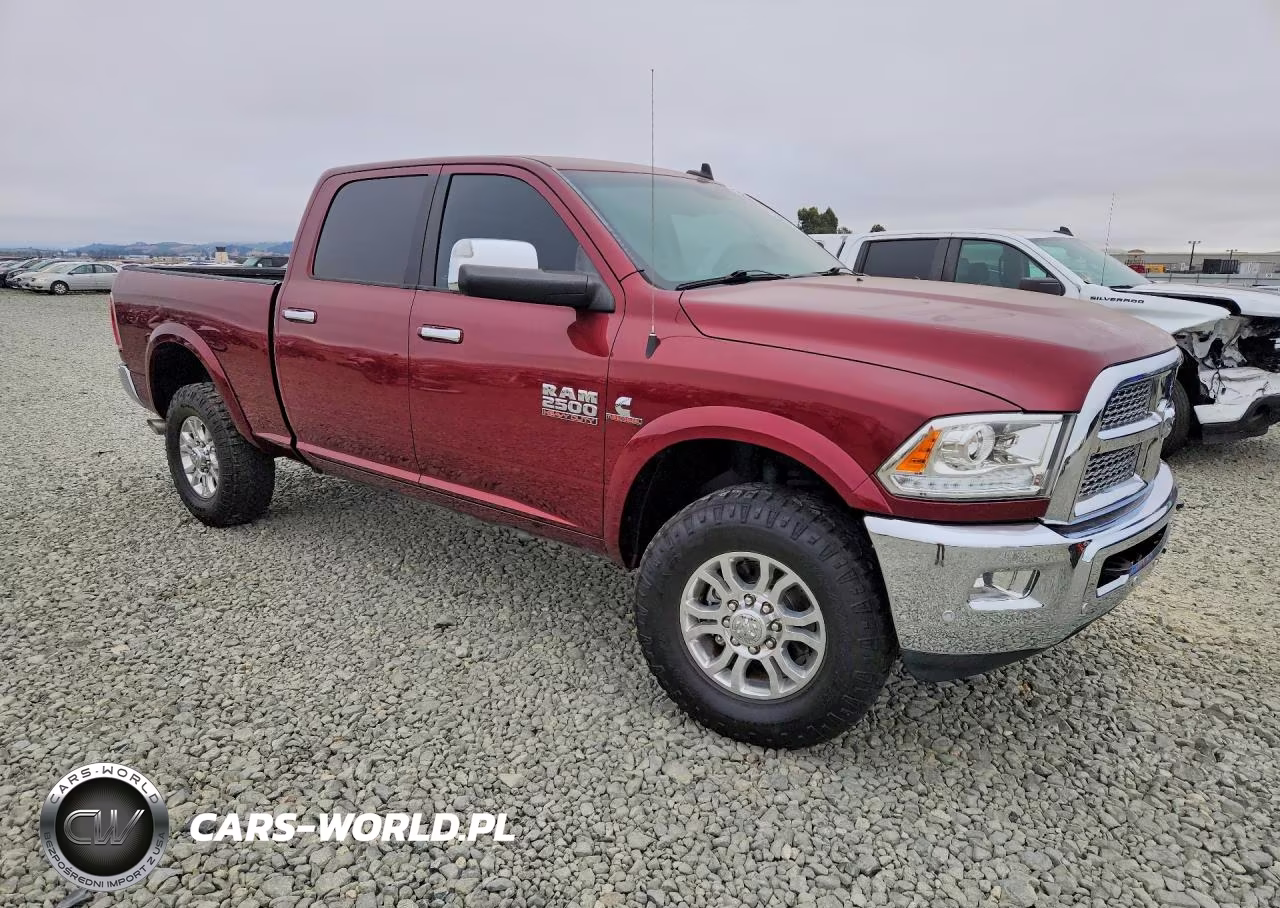 2018 Ram 2500 Laramie VIN:3C6UR5FL6JG115079 - 4
