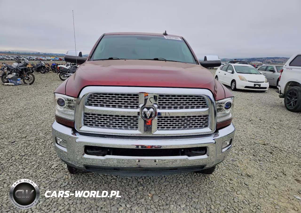 2018 Ram 2500 Laramie VIN:3C6UR5FL6JG115079 - 5