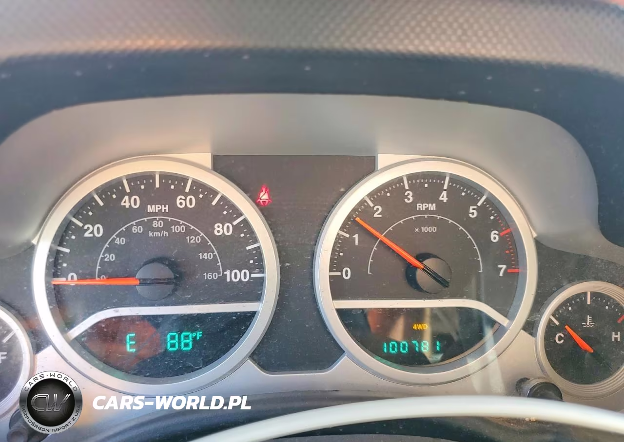 2007 Jeep Wrangler Sahara VIN:1J4FA54137L160528 - 9