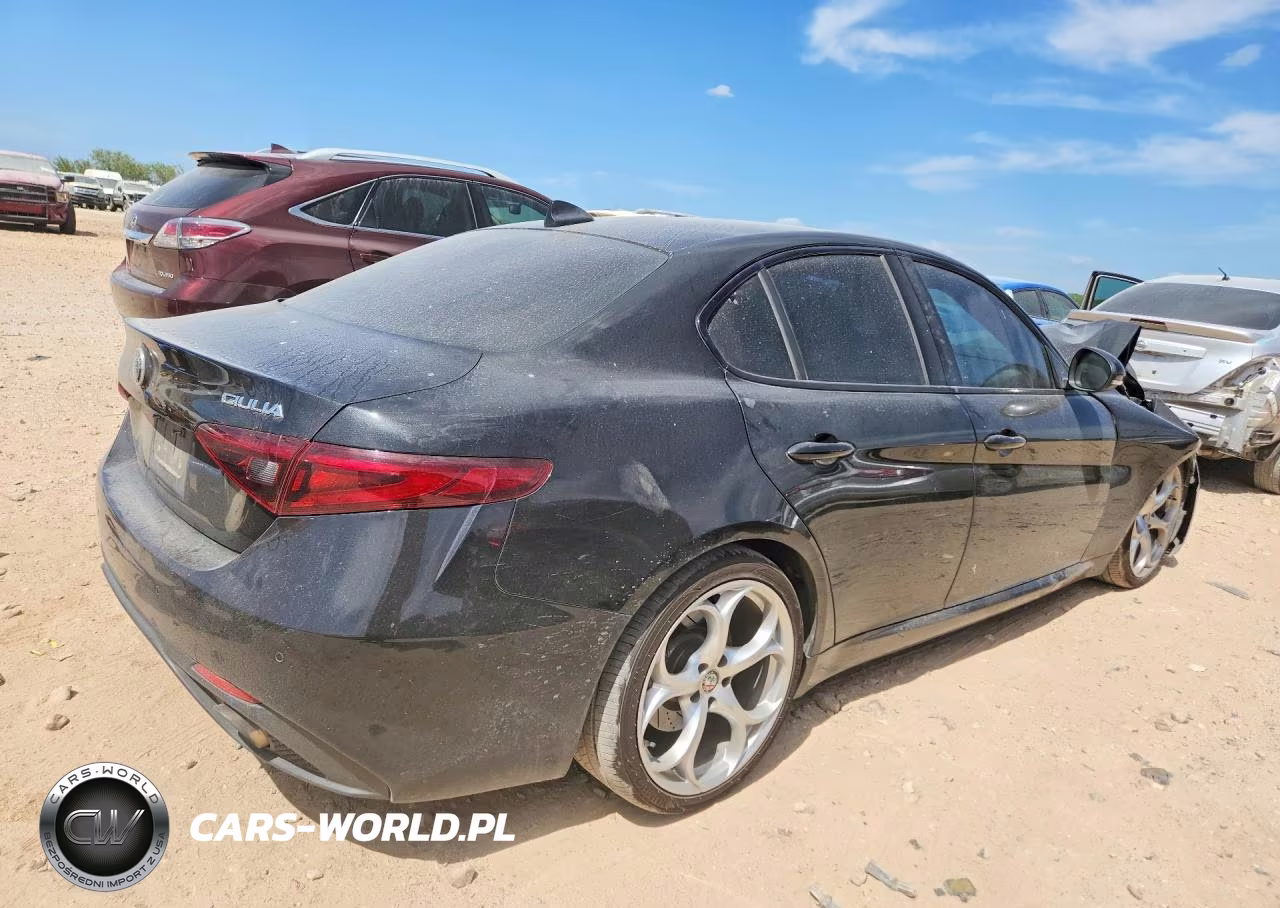 2018 Alfa Romeo Giulia Ti VIN:ZARFAECN6J7576346 - 3