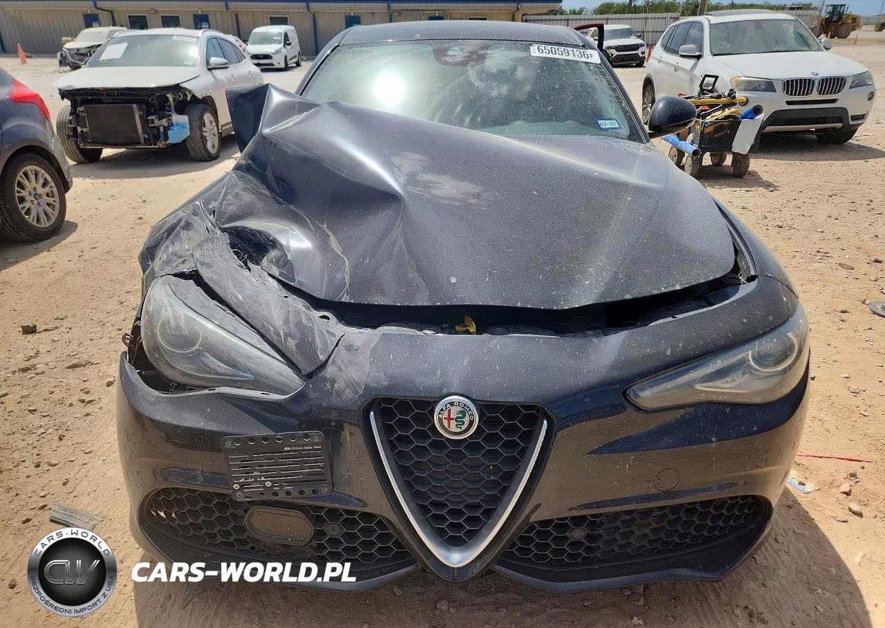 2018 Alfa Romeo Giulia Ti VIN:ZARFAECN6J7576346 - 5
