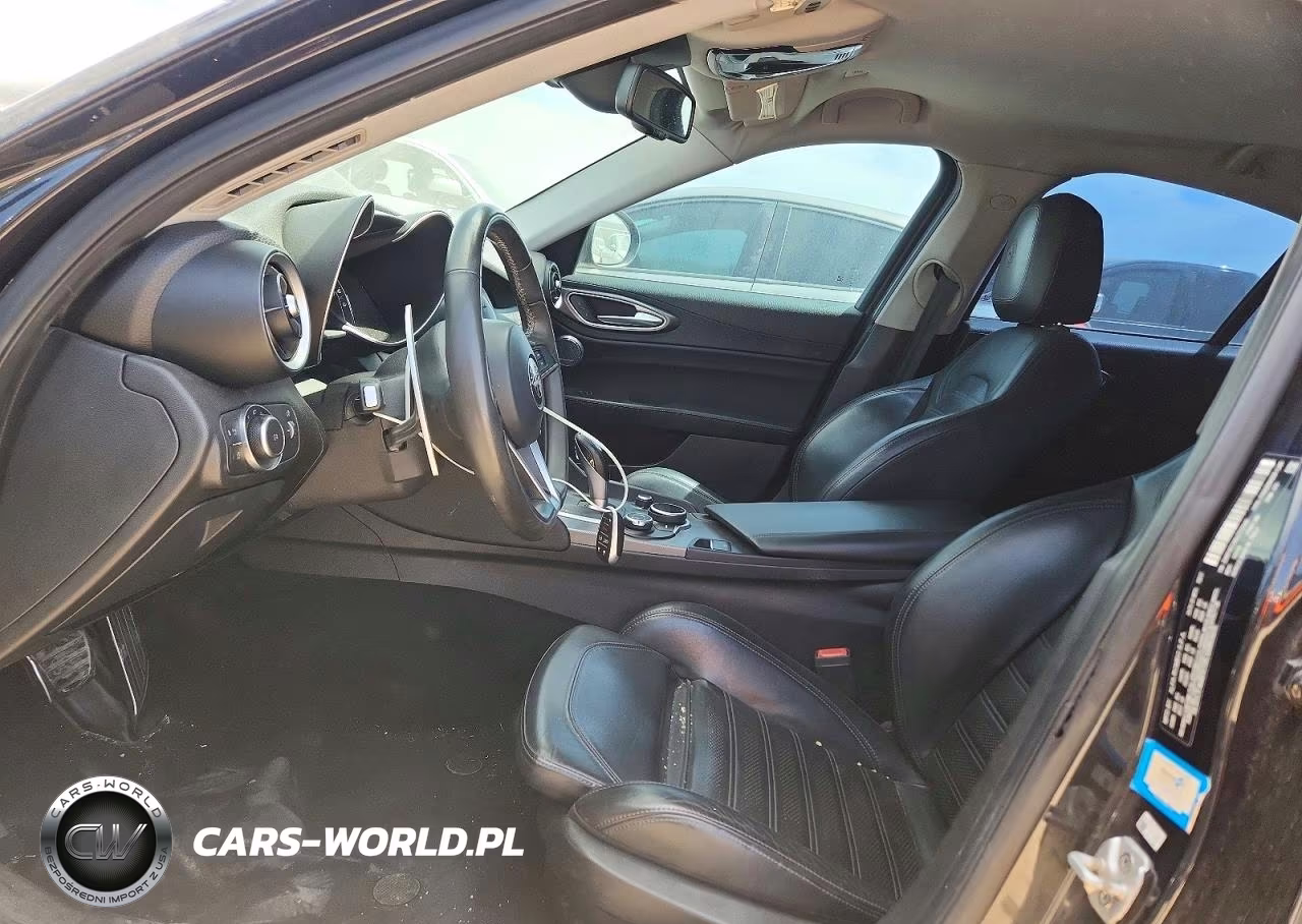 2018 Alfa Romeo Giulia Ti VIN:ZARFAECN6J7576346 - 7