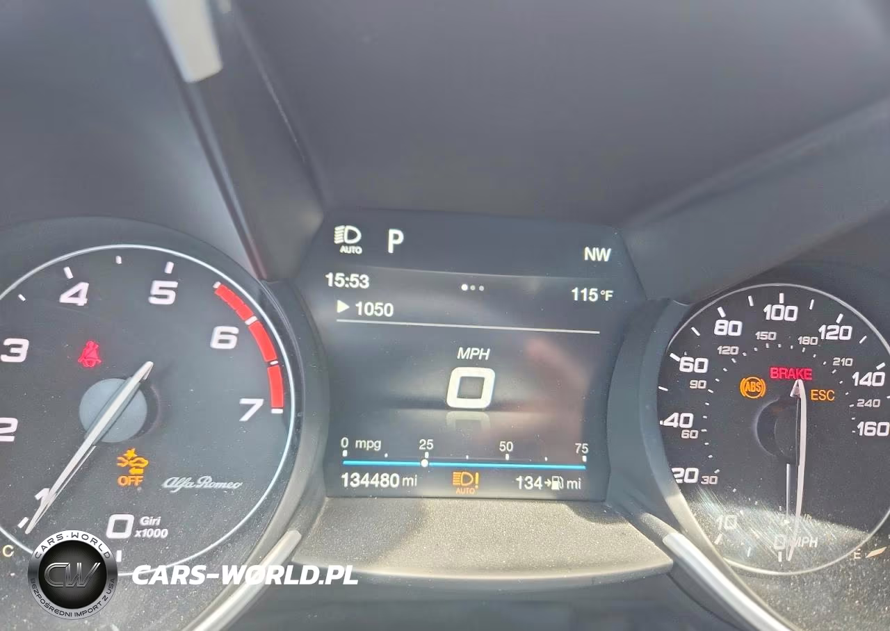 2018 Alfa Romeo Giulia Ti VIN:ZARFAECN6J7576346 - 9