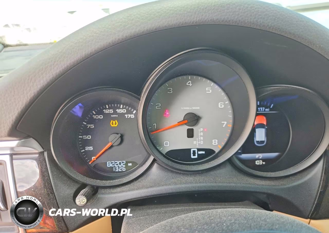 2018 Porsche Macan S VIN:WP1AB2A55JLB31606 - 9