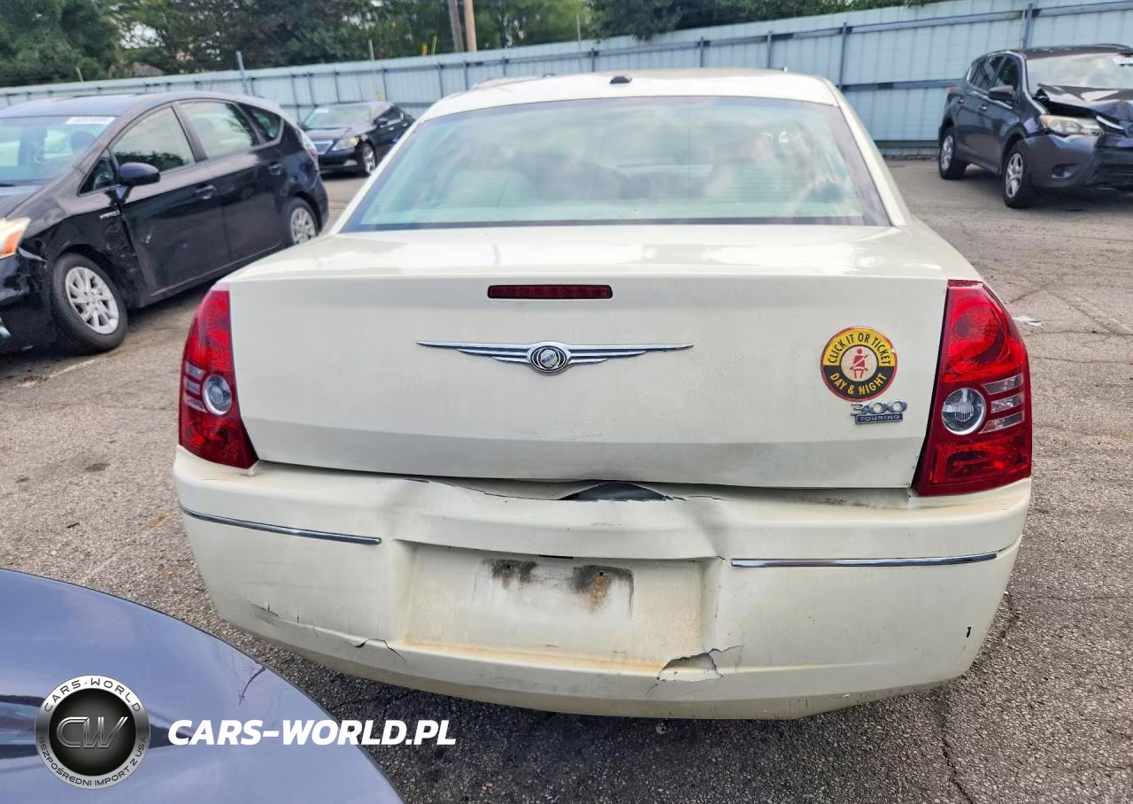 2010 Chrysler 300 Touring VIN:2C3CA5CV6AH254246 - 6