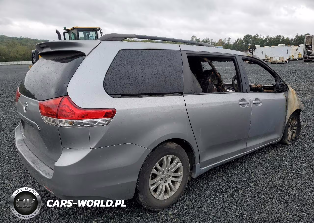 2013 Toyota Sienna Xle VIN:5TDYK3DC4DS313364 - 3