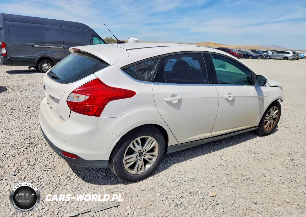 2013 Ford Focus Titanium VIN:1FADP3N23DL335191 - 3