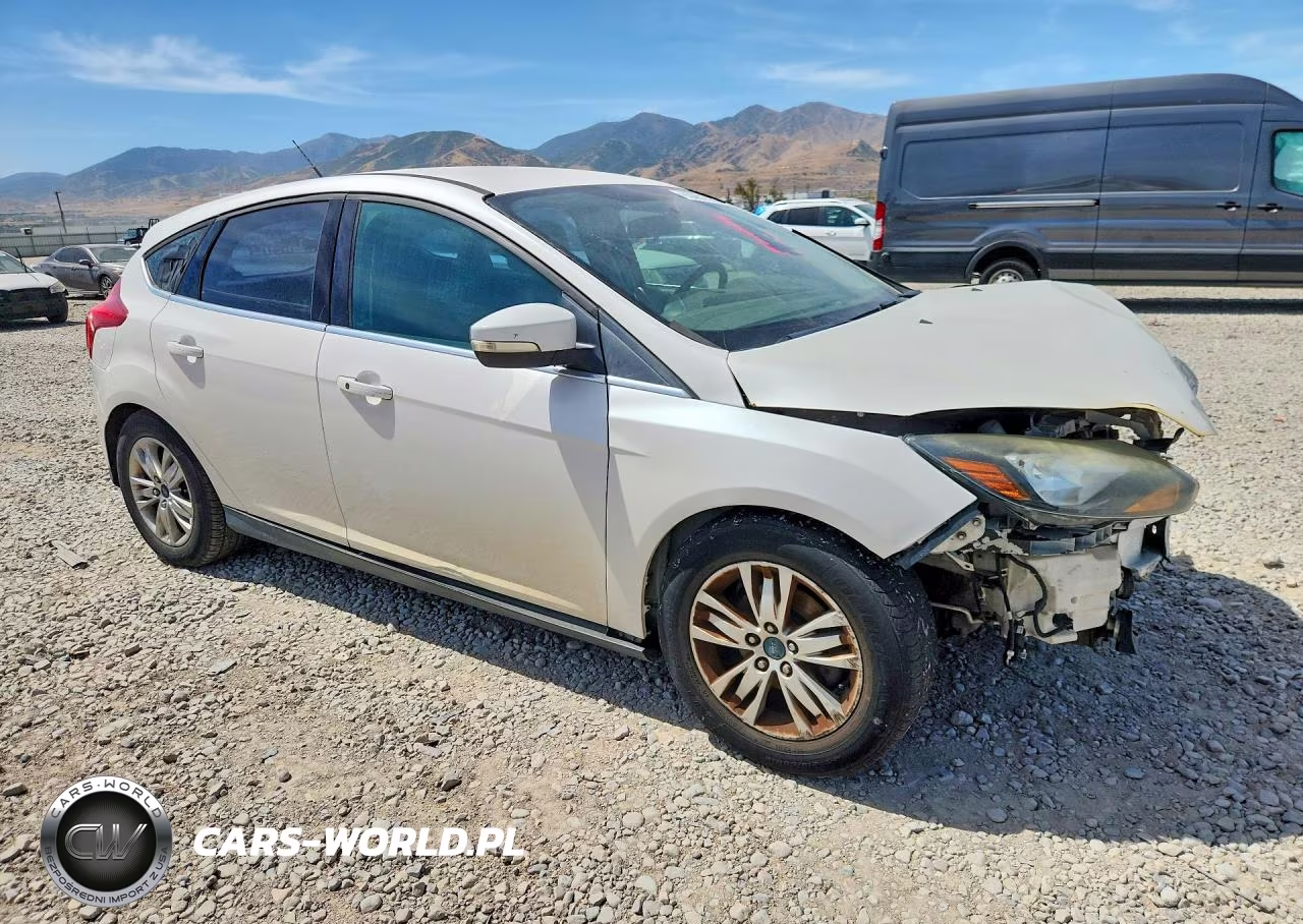 2013 Ford Focus Titanium VIN:1FADP3N23DL335191 - 4